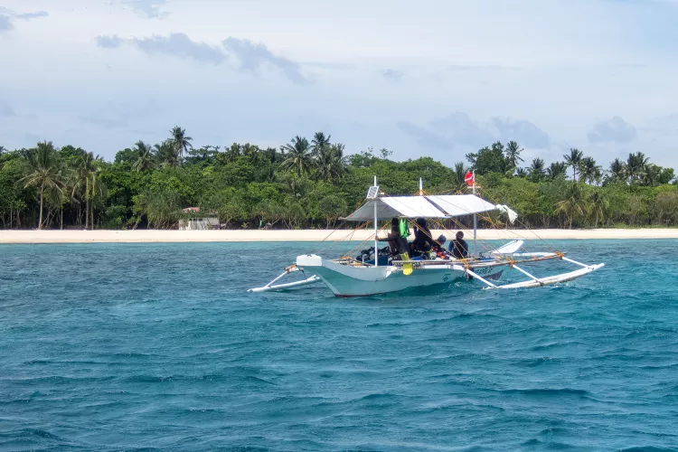 Diving is done from Bangka boats with one guide for every four divers